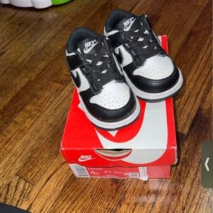 NIKE SNEAKERS